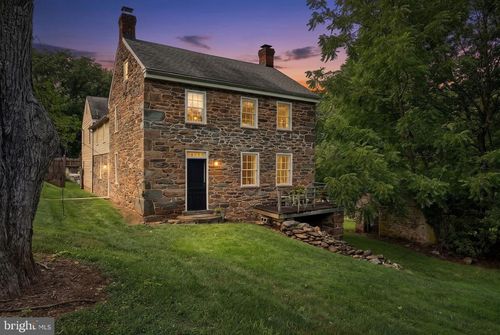 14678 Taylor Hill Rd, Glen Rock, PA, 17327-9019 | Card Image