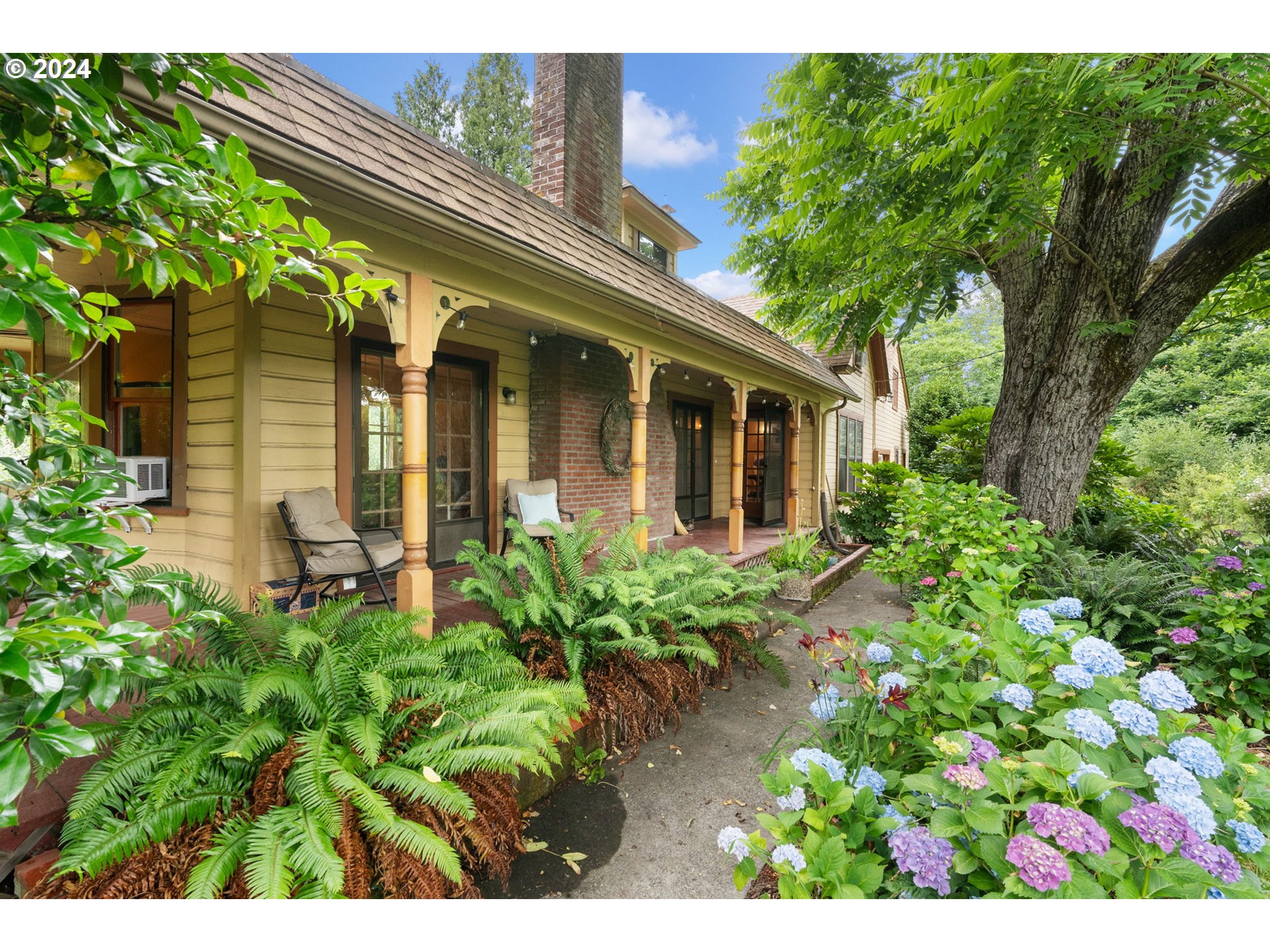 Courtney Ave, Portland, OR 97222