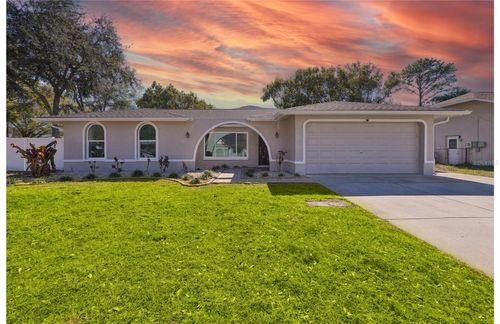 8926 Gum Tree Ave, NEW PORT RICHEY, FL, 34653-6653 | Card Image