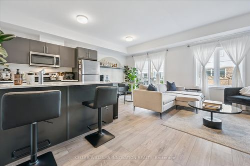 53-205 W Oak Trail, Kitchener, ON, N2R0R9 | Card Image