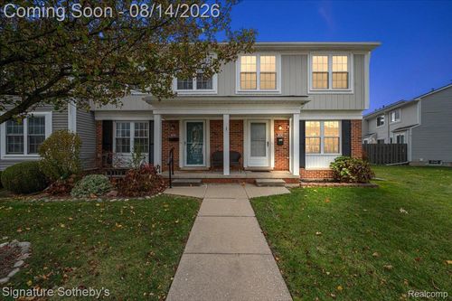 36702 Park Place Dr, Sterling Heights, MI, 48310-4225 | Card Image