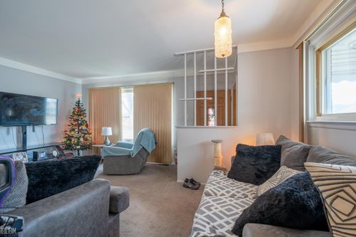 21612 Bon Brae St, Saint Clair Shores, MI, 48081-2243 | Card Image