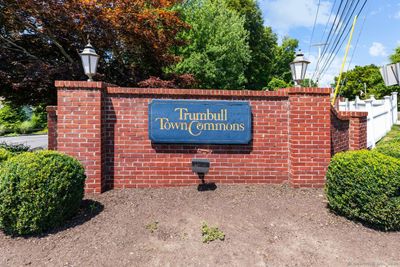 207 - 207 Mayfield Drive, Condo with 2 bedrooms, 2 bathrooms and null parking in Trumbull CT | Image 1