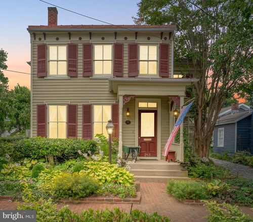 213 Princess Anne St, FREDERICKSBURG, VA, 22401-6038 | Card Image
