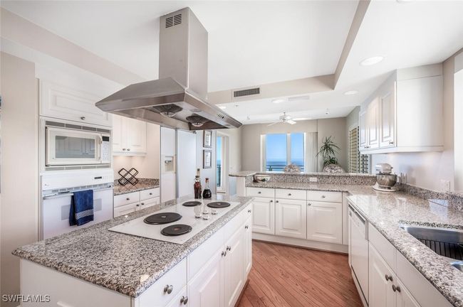 APT-1004 - 8231 Bay Colony Dr, Condo with 2 bedrooms, 3 bathrooms and null parking in NAPLES FL | Image 12