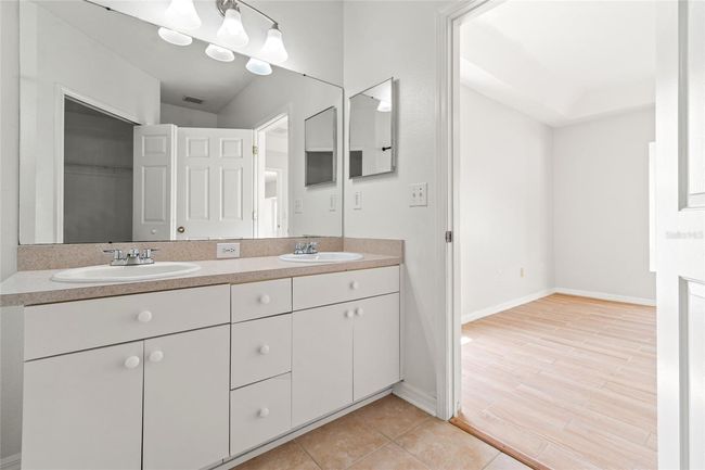 Primary Bathroom | Image 14