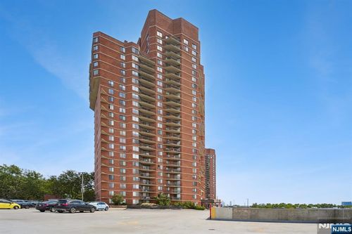 627 Harmon Cove Tower, Secaucus, NJ, 07094-1733 | Card Image