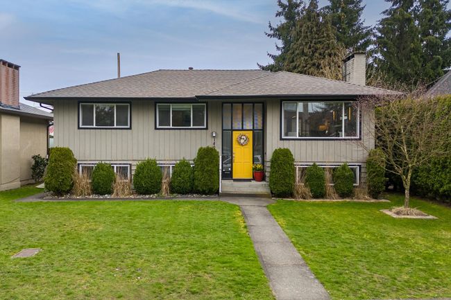 140 Harvey Street, House other with 5 bedrooms, 2 bathrooms and 2 parking in New Westminster BC | Image 1