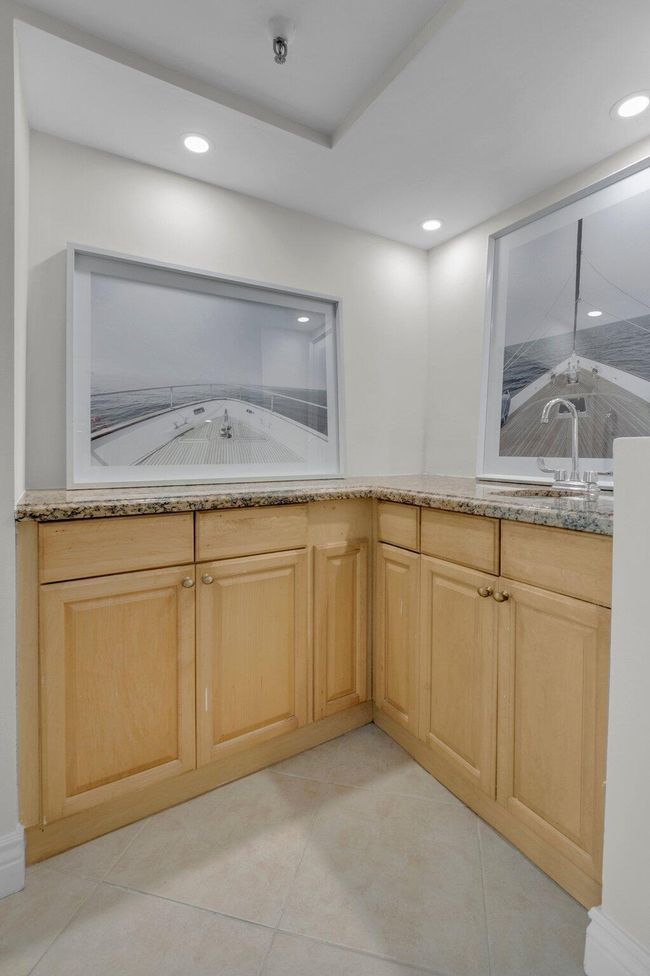 UNIT-206 - 18 Royal Palm Way, Condo with 1 bedrooms, 2 bathrooms and null parking in Boca Raton FL | Image 13