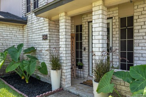 212 San Saba Dr, Portland, TX, 78374-1205 | Card Image