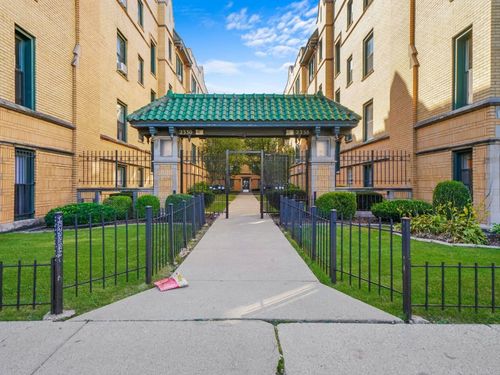 3b-2334.5 N Spaulding Ave, Chicago, IL, 60647 | Card Image