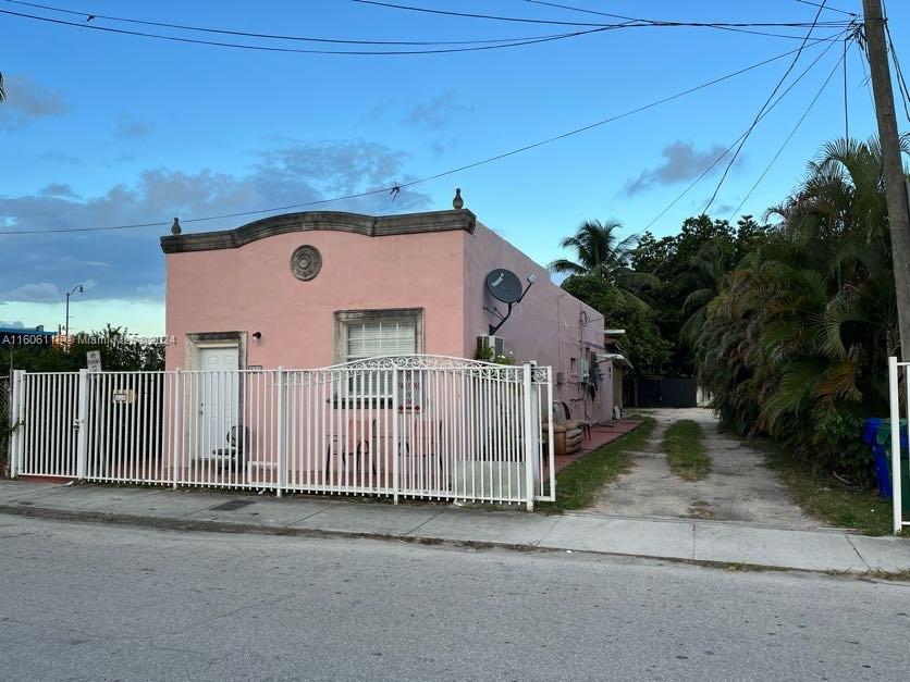 31st Ct, Miami, FL 33135