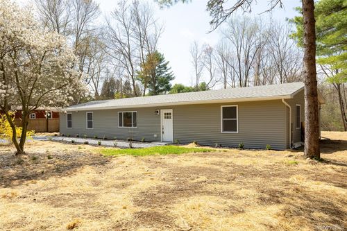 7 Eckelman Dr, Hyde Park, NY, 12538-2877 | Card Image