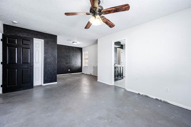 Sitting area off of the primary. | Image 18