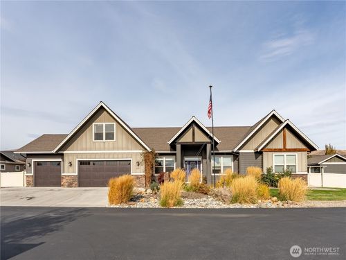 410 Erika Ln, Wenatchee, WA, 98801-5500 | Card Image