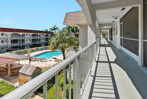 b-581 Blue Heron Dr, Hallandale Beach, FL, 33009-5738 | Card Image