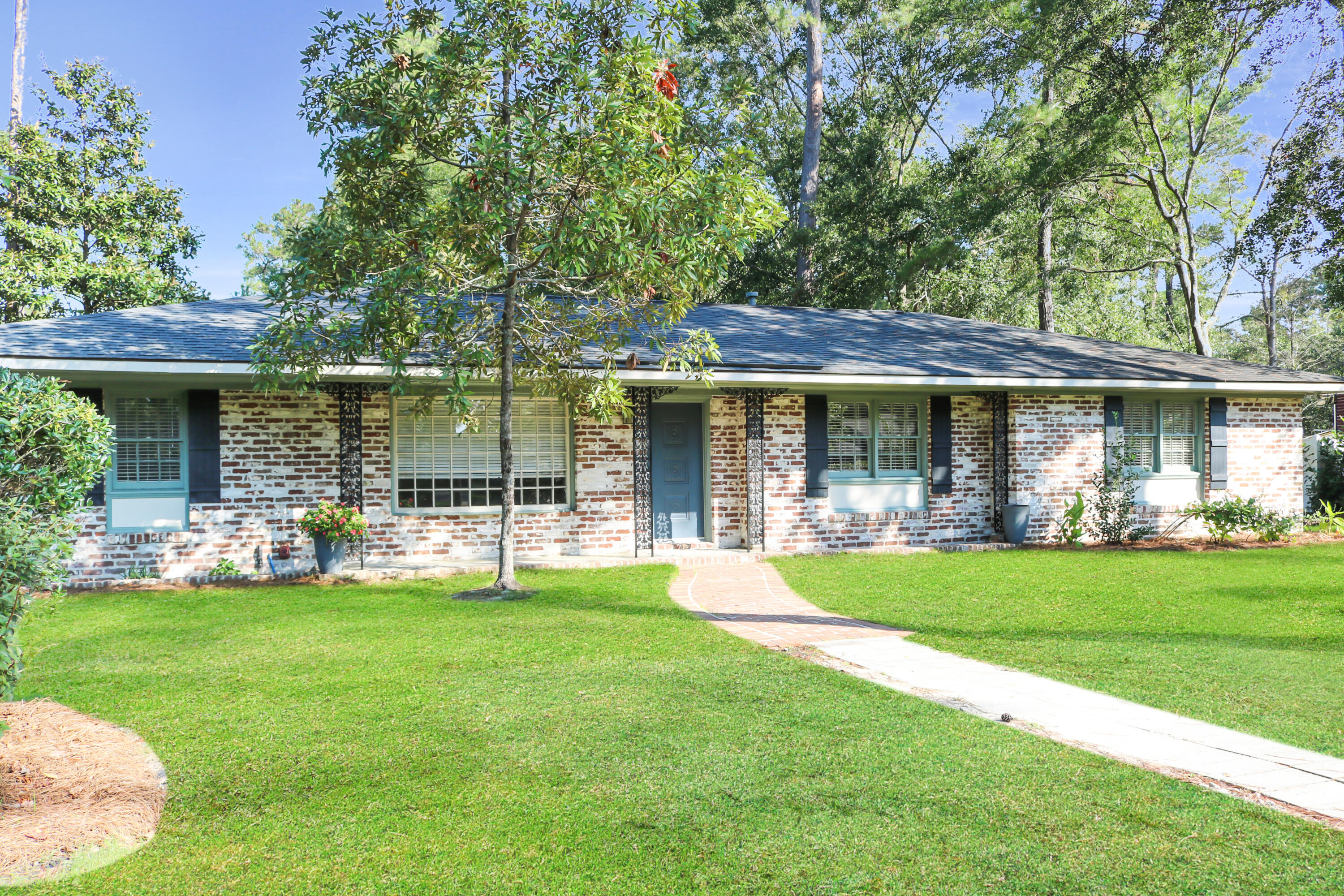 Dogwood Cir, Summerville, SC 29485
