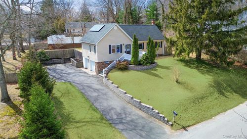 52 Hewlett Dr, Sound Beach, NY, 11789-3019 | Card Image