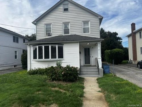 30 Smith St, Glen Cove, NY, 11542-3925 | Card Image