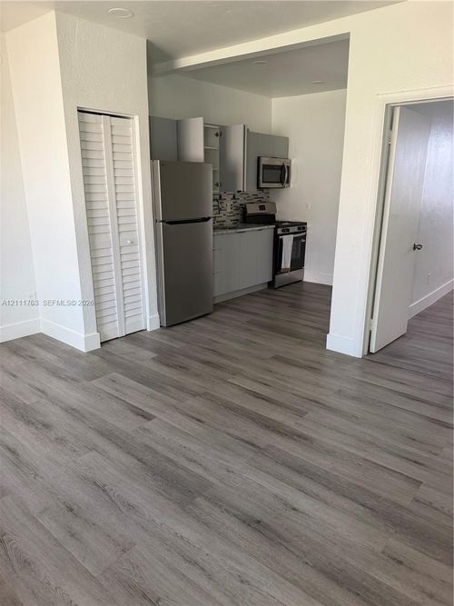 1-5-2160 Bay Dr, Miami Beach, FL, 33141-3477 | Card Image