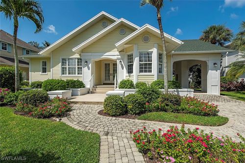 860 7th St S, Naples, FL, 34102-6941 | Card Image