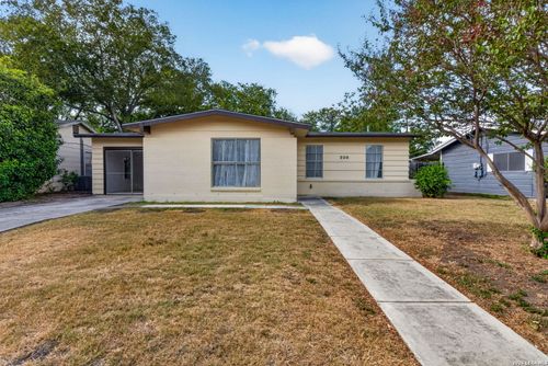 209 Park Ln, Universal City, TX, 78148-4122 | Card Image