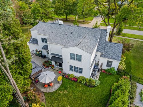 18842 Medford St, Beverly Hills, MI, 48025-3044 | Card Image