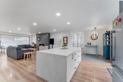 10013 W Argent Rd, Pasco, WA, 99301-8211 | Card Image