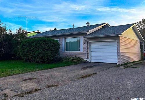 229 2nd Ave Nw, Preeceville, SK, S0A0L1 | Card Image