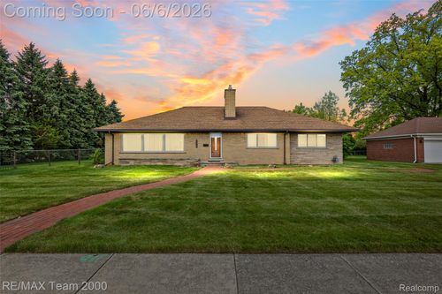 111 Brentwood Dr, Dearborn, MI, 48124-1111 | Card Image