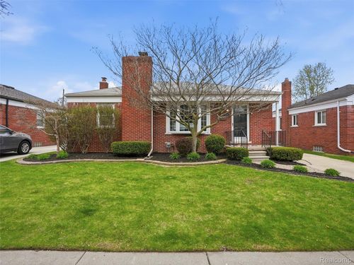 22125 Love St, Saint Clair Shores, MI, 48082-2479 | Card Image