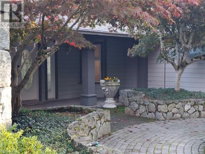 1380 Cloake Hill Rd, House other with 4 bedrooms, 4 bathrooms and 6 parking in North Saanich BC | Image 3