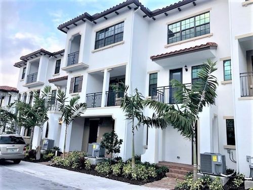 11717-11717 Sw 13th Ct, Pembroke Pines, FL, 33025-4812 | Card Image