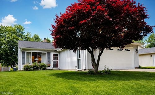 46 E Shore Blvd, Eastlake, OH, 44095-1903 | Card Image