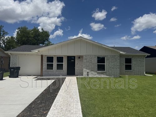 2510 Bliss St, Greenville, TX, 75402-3900 | Card Image