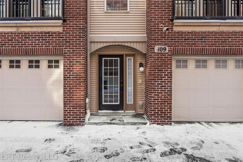 109 2nd St, Brighton, MI, 48116-1404 | Card Image