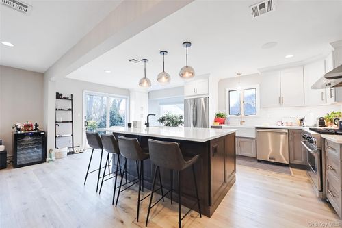 74 Bedford Ave, New Hyde Park, NY, 11040-5145 | Card Image