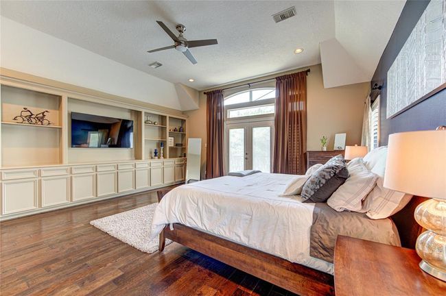 You can store plenty of things in this bedroom. | Image 14