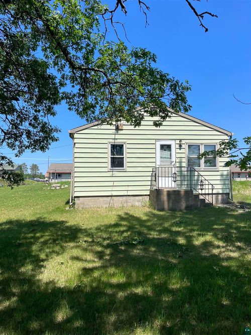421 6th St Nw, Cass Lake, MN, 56633 | Card Image