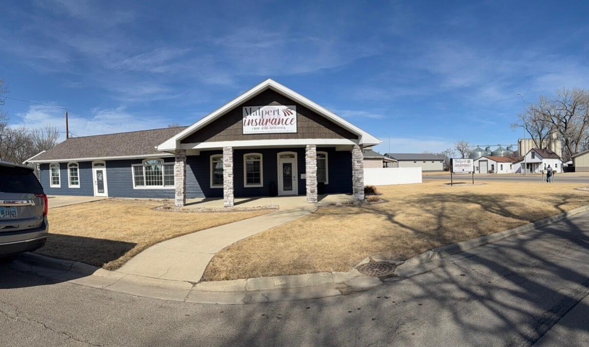 306 W 11Th Ave, Redfield, SD 57469