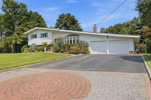 7 Laurie Pl, Glen Cove, NY, 11542-3307 | Card Image