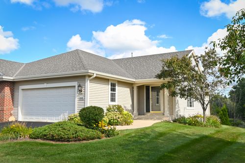 16020265 Fox Creek Dr, Jackson, WI, 53037-8908 | Card Image