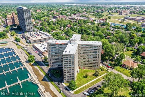 apt-225-8900 Jefferson Ave, Detroit, MI, 48214-2890 | Card Image