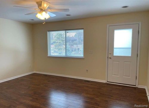 5483 Seabreeze Ln, Sterling Heights, MI, 48310-7452 | Card Image