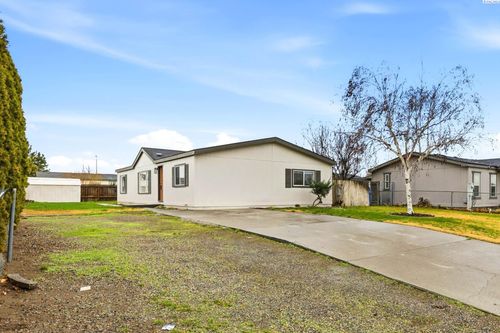 319 N Douglas, Pasco, WA, 99301 | Card Image