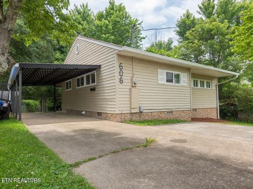 606 W Outer Dr, Oak Ridge, TN, 37830-3631 | Card Image