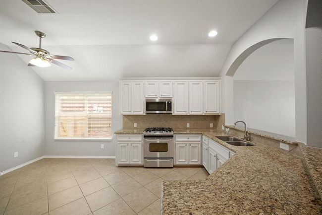 13003 Castlewind Ln, House other with 4 bedrooms, 2 bathrooms and 2 parking in Pearland TX | Image 10