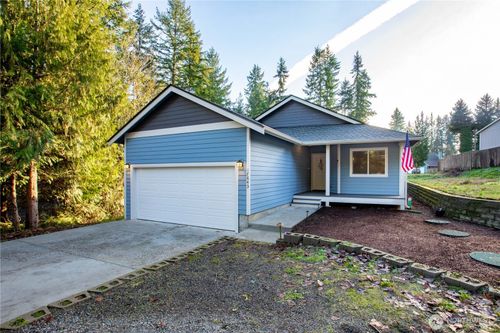17643 Loop Ln Se, Yelm, WA, 98597-9025 | Card Image