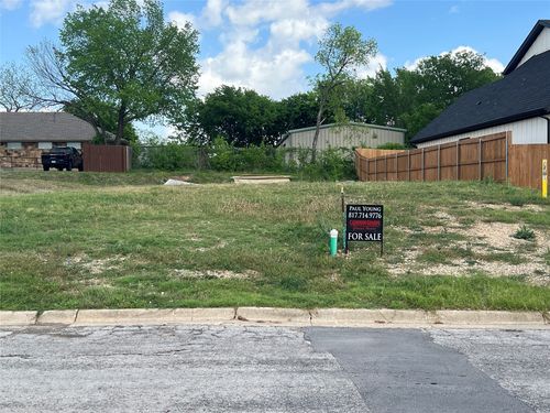 3248 Crites St, Richland Hills, TX, 76118-6235 | Card Image