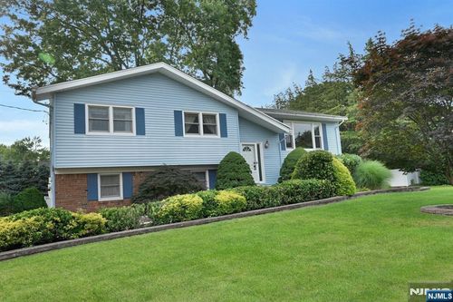 260 Forest Ave, Emerson, NJ, 07630-1418 | Card Image